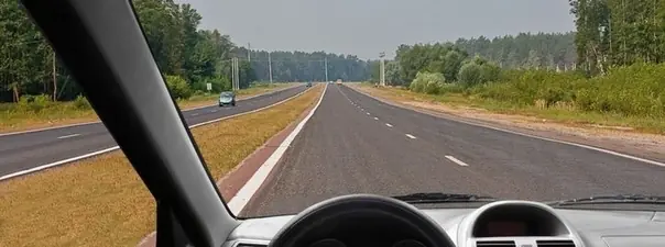 Иллюстрация к вопросу: По какой полосе Вы имеете право двигаться с максимальной разрешенной скоростью вне…