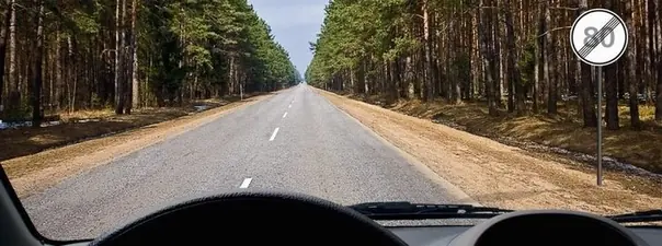 Иллюстрация к вопросу: С какой максимальной скоростью Вы имеете право продолжить движение на легковом автомобиле…