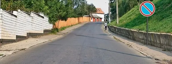 Иллюстрация к вопросу: Разрешено ли осуществлять посадку (высадку) пассажиров либо загрузку (разгрузку)…