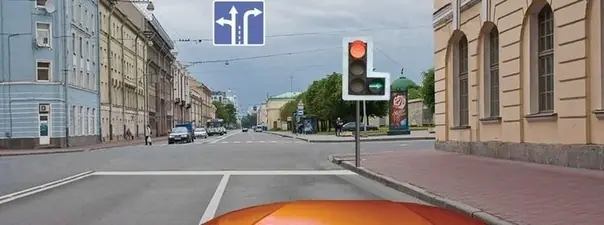 Иллюстрация к вопросу: Вы намеревались проехать перекрёсток в прямом направлении. Как следует поступить, если Вы…