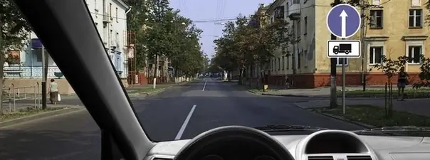 Иллюстрация к вопросу: Вам разрешено продолжить движение на грузовом автомобиле с разрешенной максимальной…