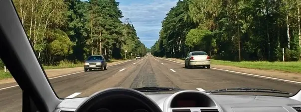 Иллюстрация к вопросу: Можно ли Вам продолжить движение по средней полосе после опережения автомобиля…